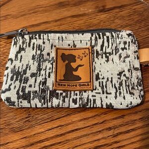 New Hope Girls Black and White Pouch (NWOT)